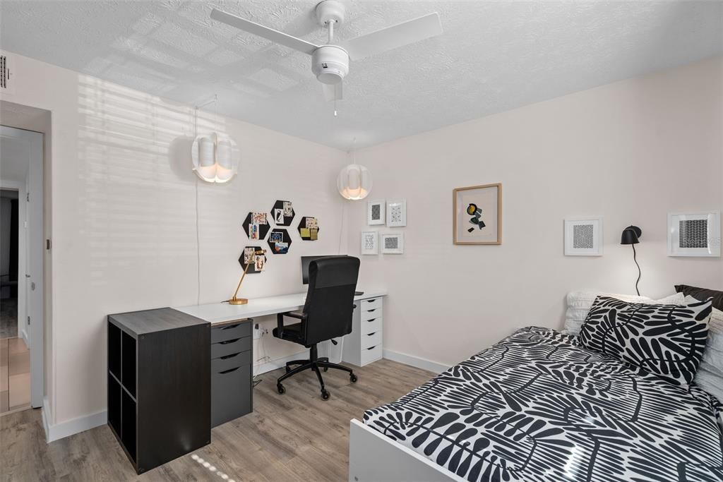 For Sale: $220,000 (2 beds, 1 baths, 1000 Square Feet)