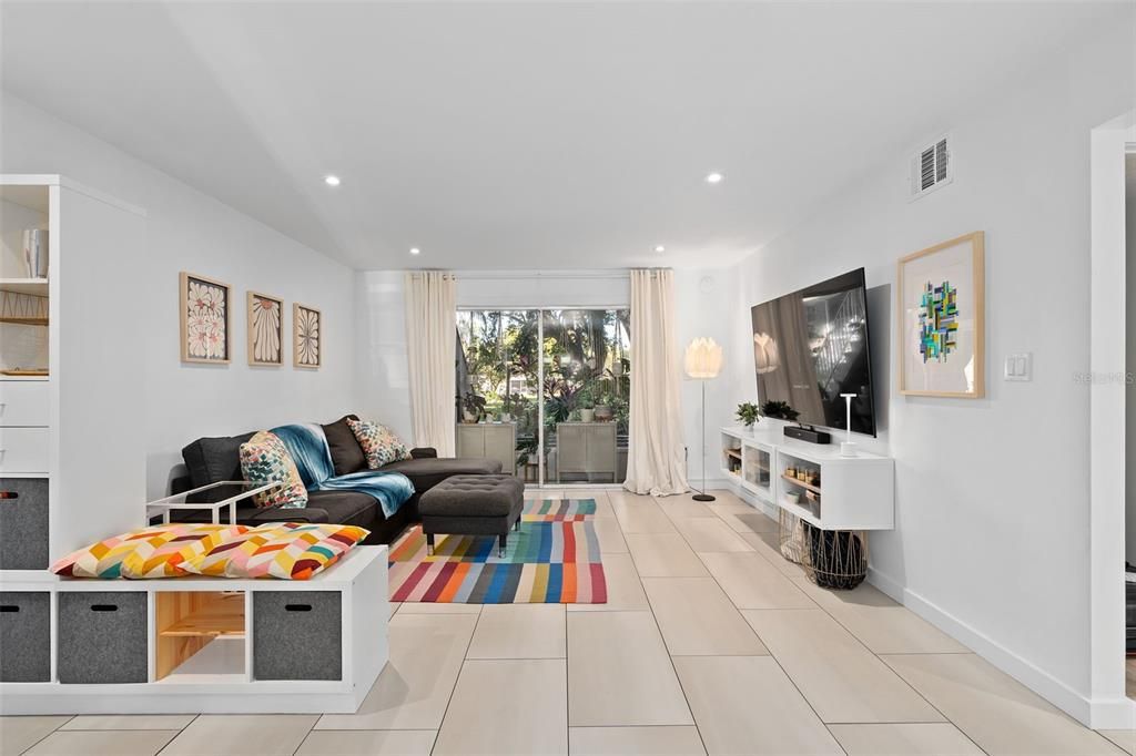 For Sale: $220,000 (2 beds, 1 baths, 1000 Square Feet)