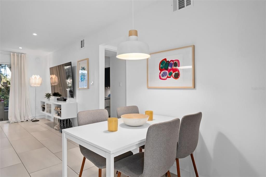 For Sale: $220,000 (2 beds, 1 baths, 1000 Square Feet)