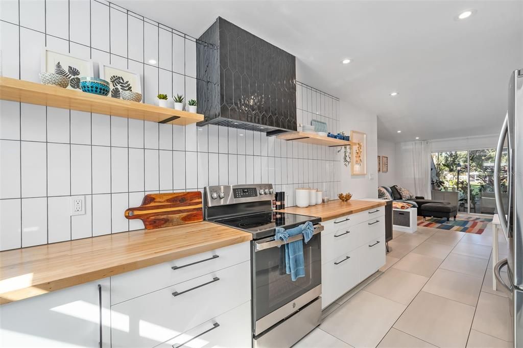 For Sale: $220,000 (2 beds, 1 baths, 1000 Square Feet)