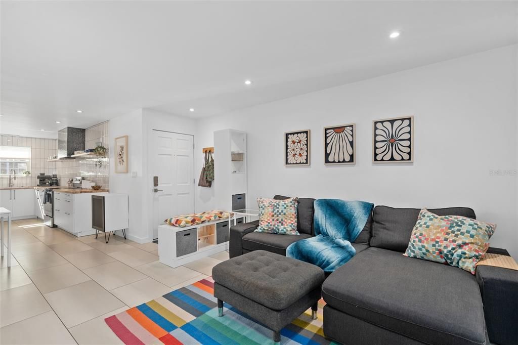 For Sale: $220,000 (2 beds, 1 baths, 1000 Square Feet)