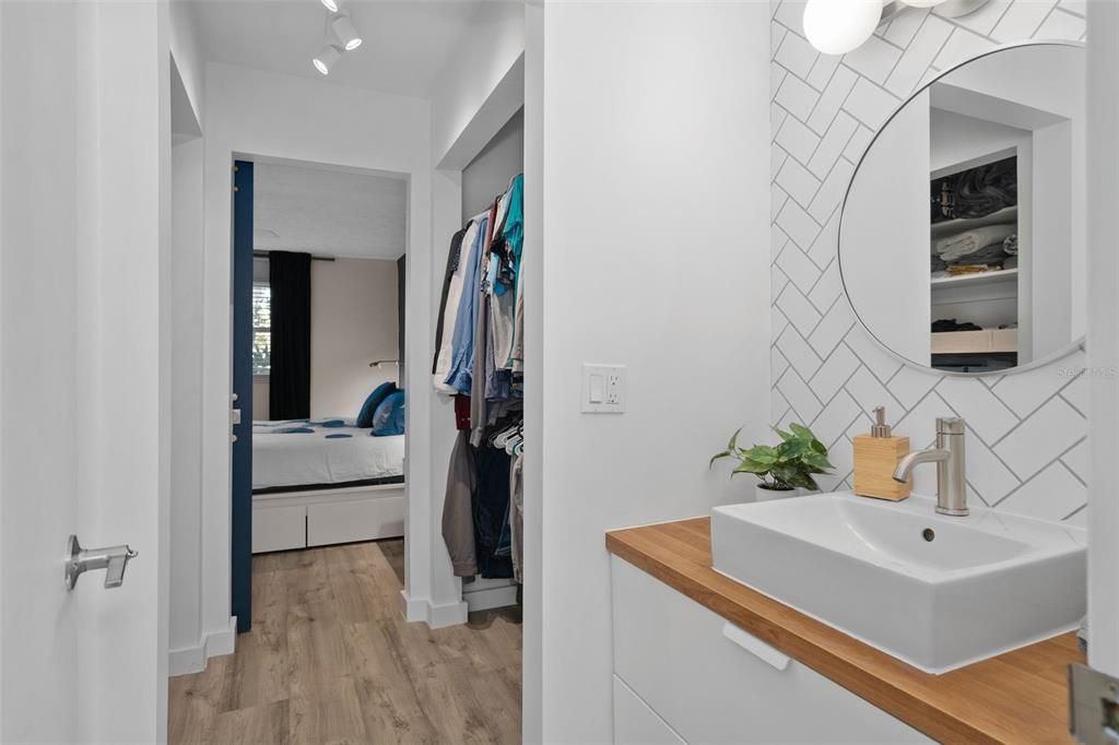 For Sale: $220,000 (2 beds, 1 baths, 1000 Square Feet)