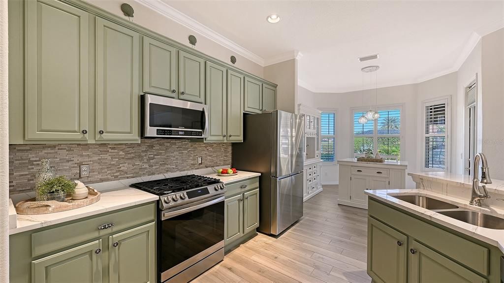 For Sale: $599,000 (3 beds, 2 baths, 2171 Square Feet)