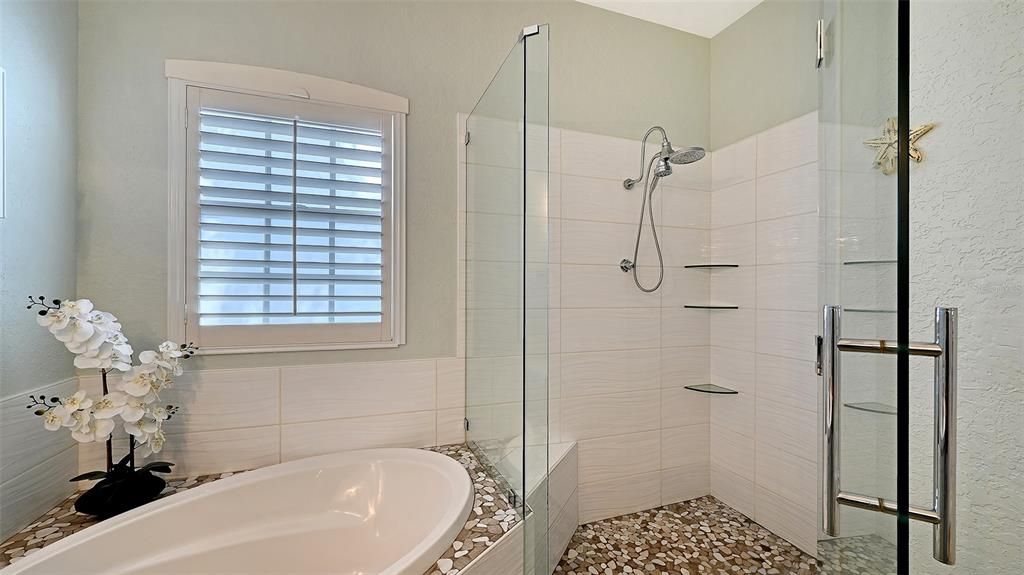 For Sale: $599,000 (3 beds, 2 baths, 2171 Square Feet)