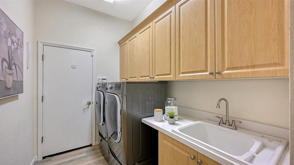 For Sale: $599,000 (3 beds, 2 baths, 2171 Square Feet)