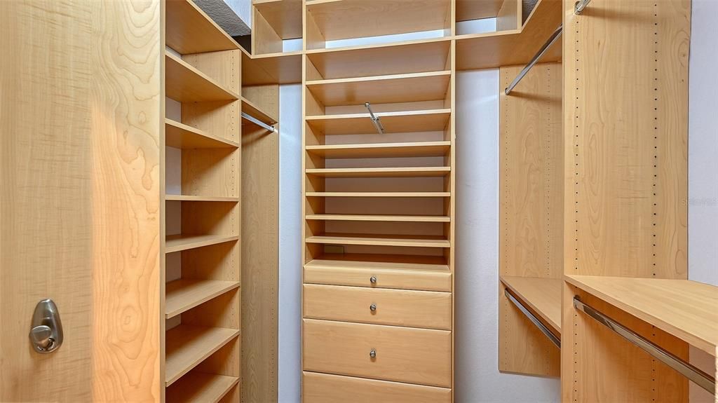 For Sale: $599,000 (3 beds, 2 baths, 2171 Square Feet)