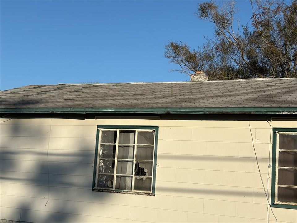 合同活跃: $74,005 (2 贝兹, 1 浴室, 912 平方英尺)