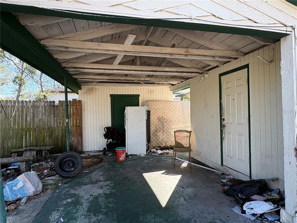 合同活跃: $74,005 (2 贝兹, 1 浴室, 912 平方英尺)