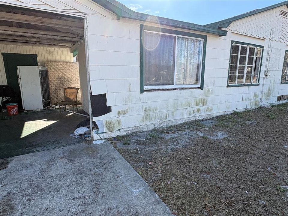 合同活跃: $74,005 (2 贝兹, 1 浴室, 912 平方英尺)