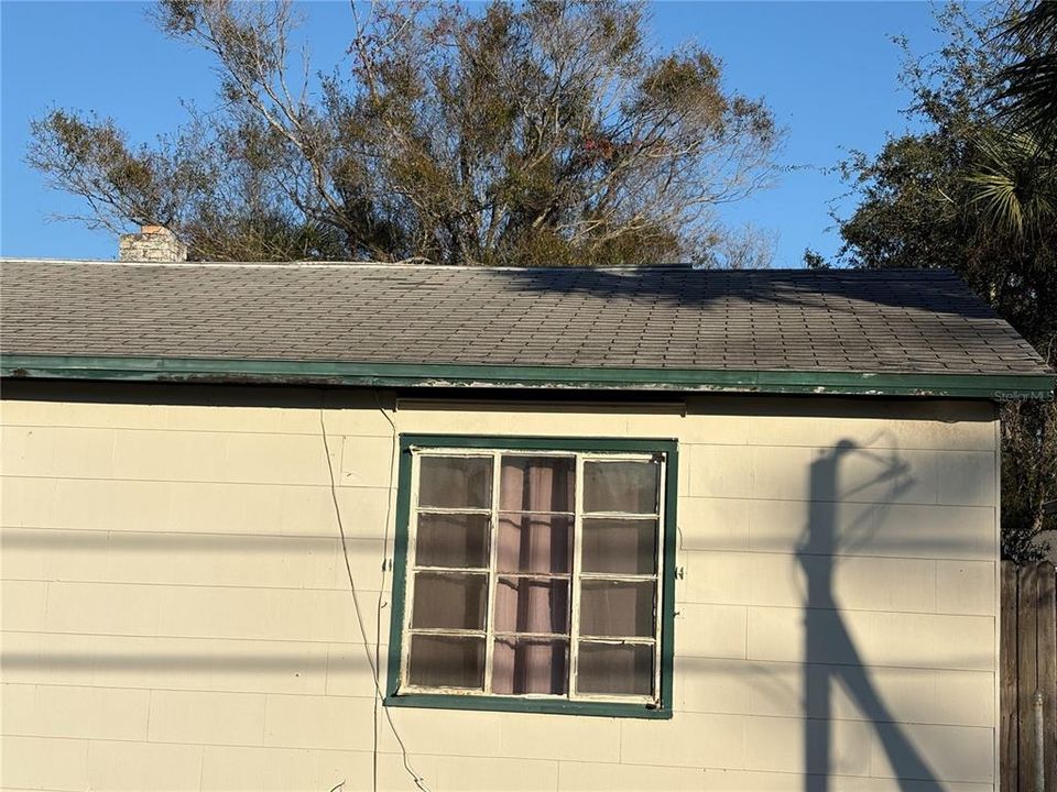 合同活跃: $74,005 (2 贝兹, 1 浴室, 912 平方英尺)