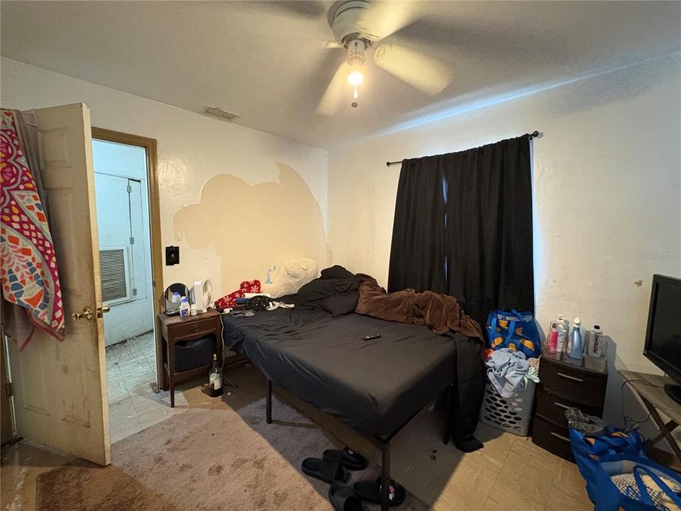 合同活跃: $74,005 (2 贝兹, 1 浴室, 912 平方英尺)