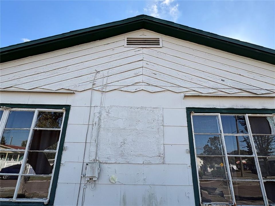 合同活跃: $74,005 (2 贝兹, 1 浴室, 912 平方英尺)