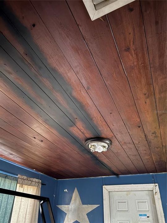 合同活跃: $74,005 (2 贝兹, 1 浴室, 912 平方英尺)