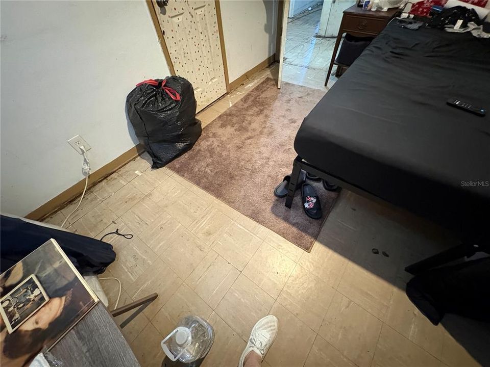 合同活跃: $74,005 (2 贝兹, 1 浴室, 912 平方英尺)