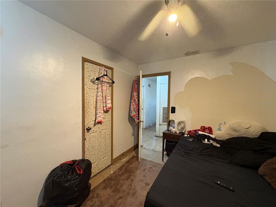 合同活跃: $74,005 (2 贝兹, 1 浴室, 912 平方英尺)