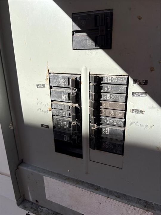 合同活跃: $74,005 (2 贝兹, 1 浴室, 912 平方英尺)