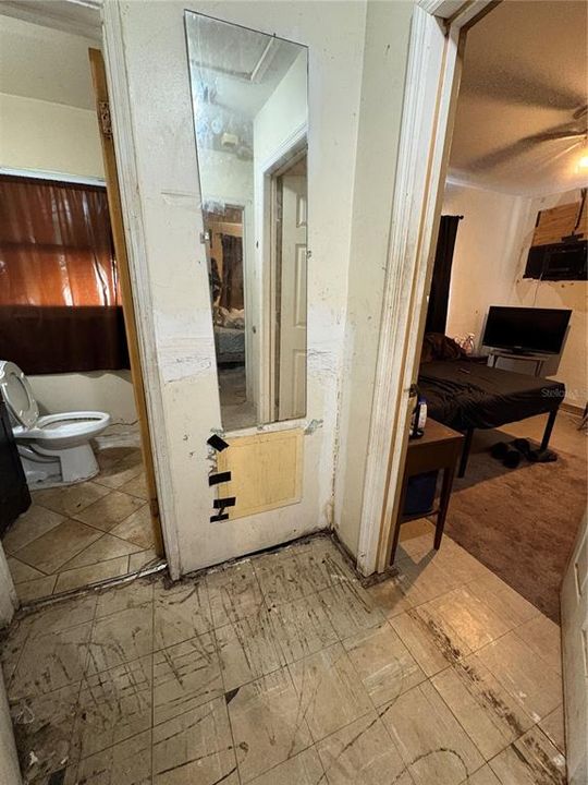 合同活跃: $74,005 (2 贝兹, 1 浴室, 912 平方英尺)