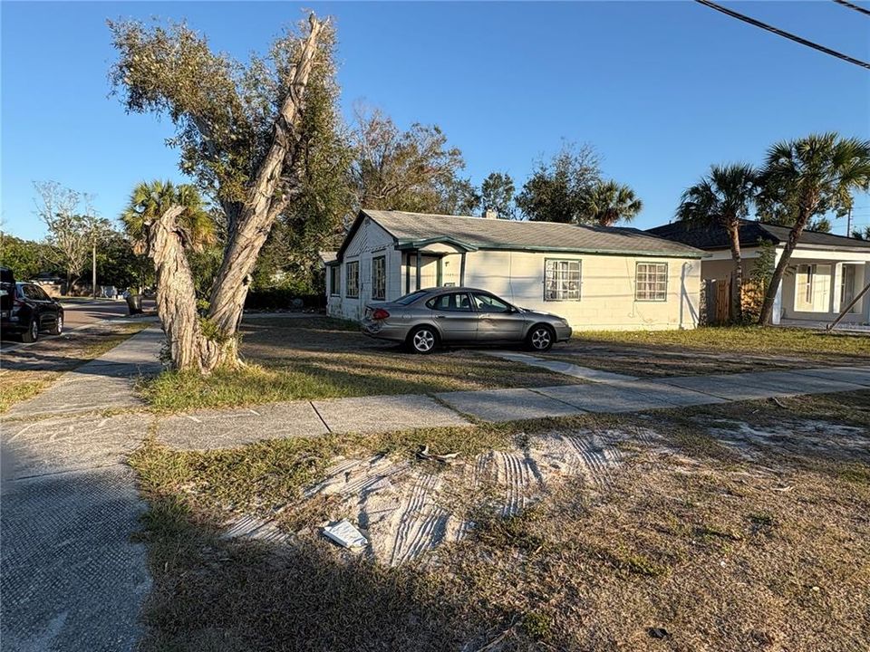 合同活跃: $74,005 (2 贝兹, 1 浴室, 912 平方英尺)