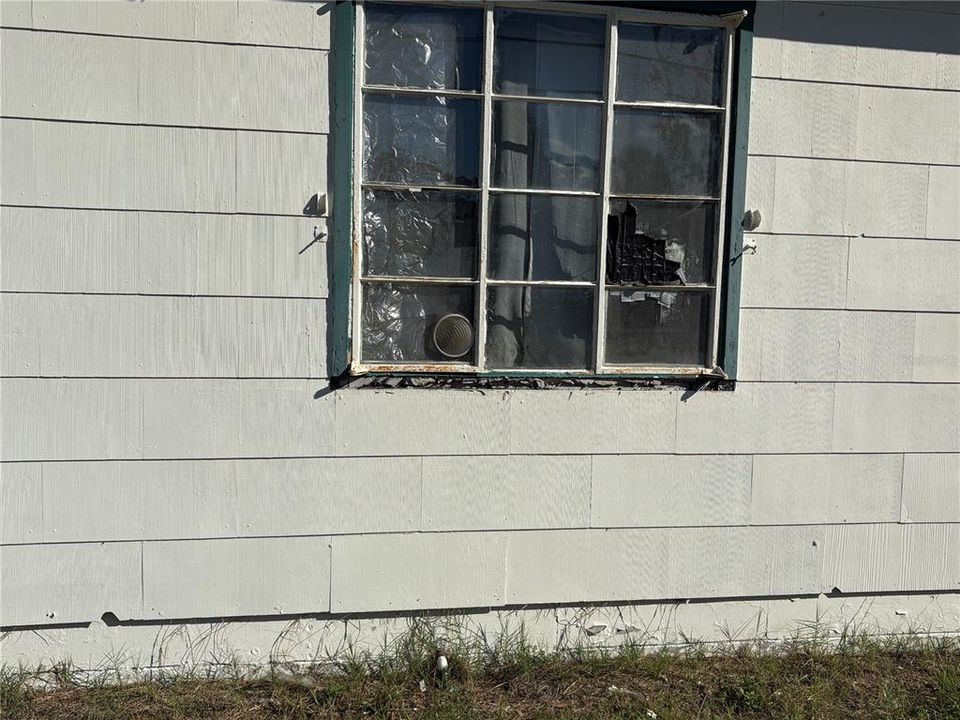 合同活跃: $74,005 (2 贝兹, 1 浴室, 912 平方英尺)