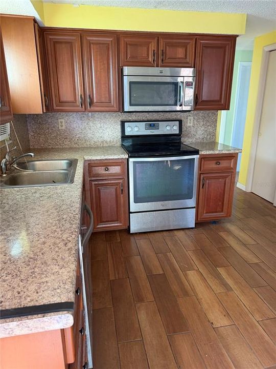 For Sale: $195,000 (2 beds, 2 baths, 1028 Square Feet)