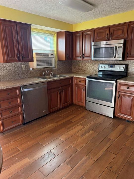 For Sale: $195,000 (2 beds, 2 baths, 1028 Square Feet)