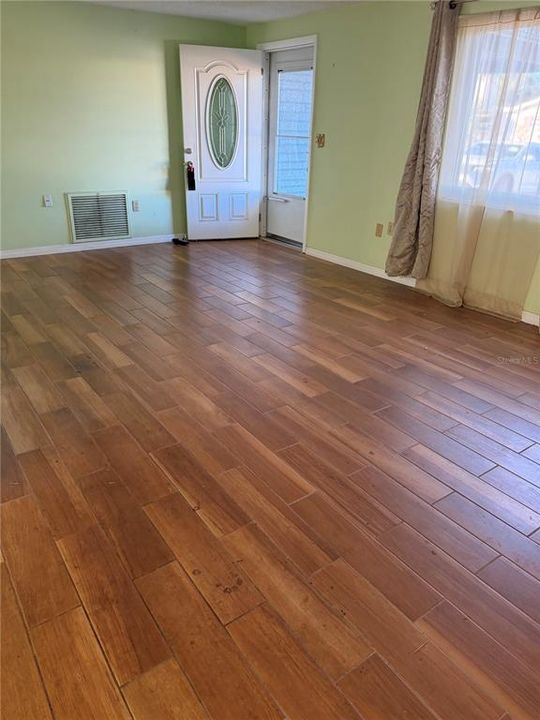 For Sale: $195,000 (2 beds, 2 baths, 1028 Square Feet)