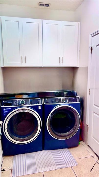 En Venta: $475,000 (4 camas, 3 baños, 2315 Pies cuadrados)