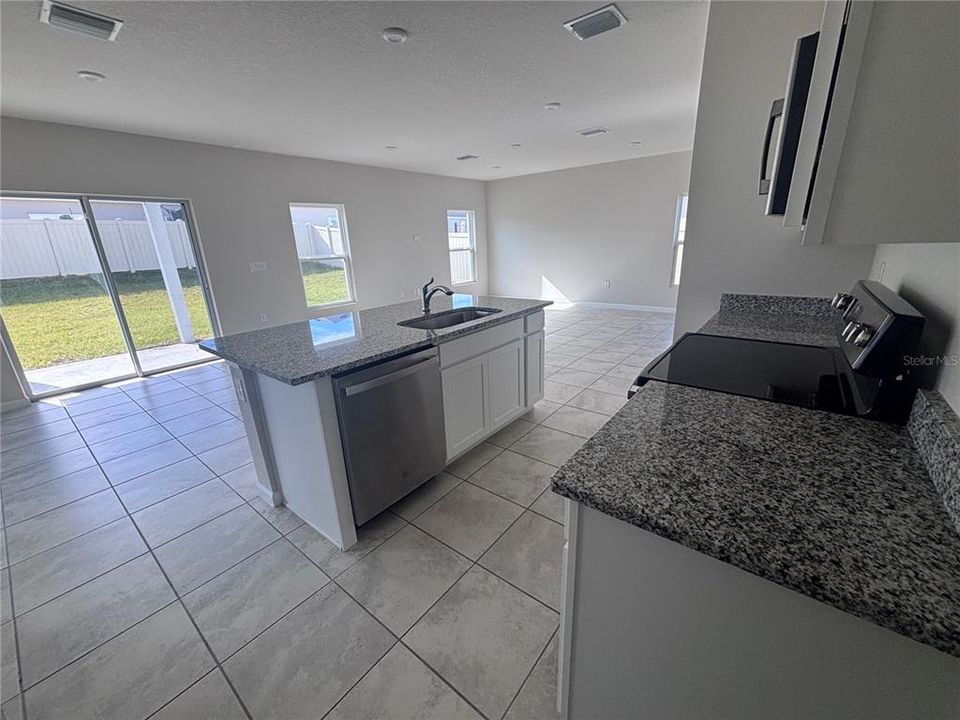 For Sale: $320,000 (3 beds, 2 baths, 1890 Square Feet)