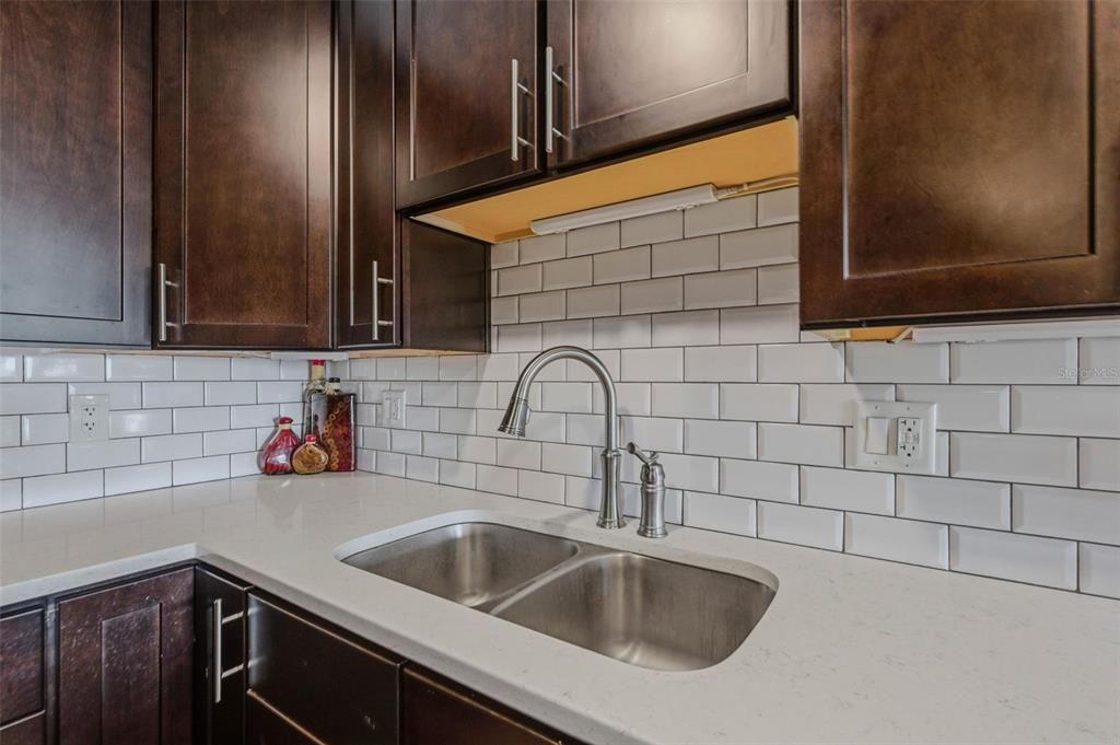 For Sale: $450,000 (2 beds, 2 baths, 966 Square Feet)