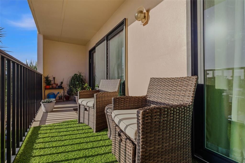 For Sale: $450,000 (2 beds, 2 baths, 966 Square Feet)