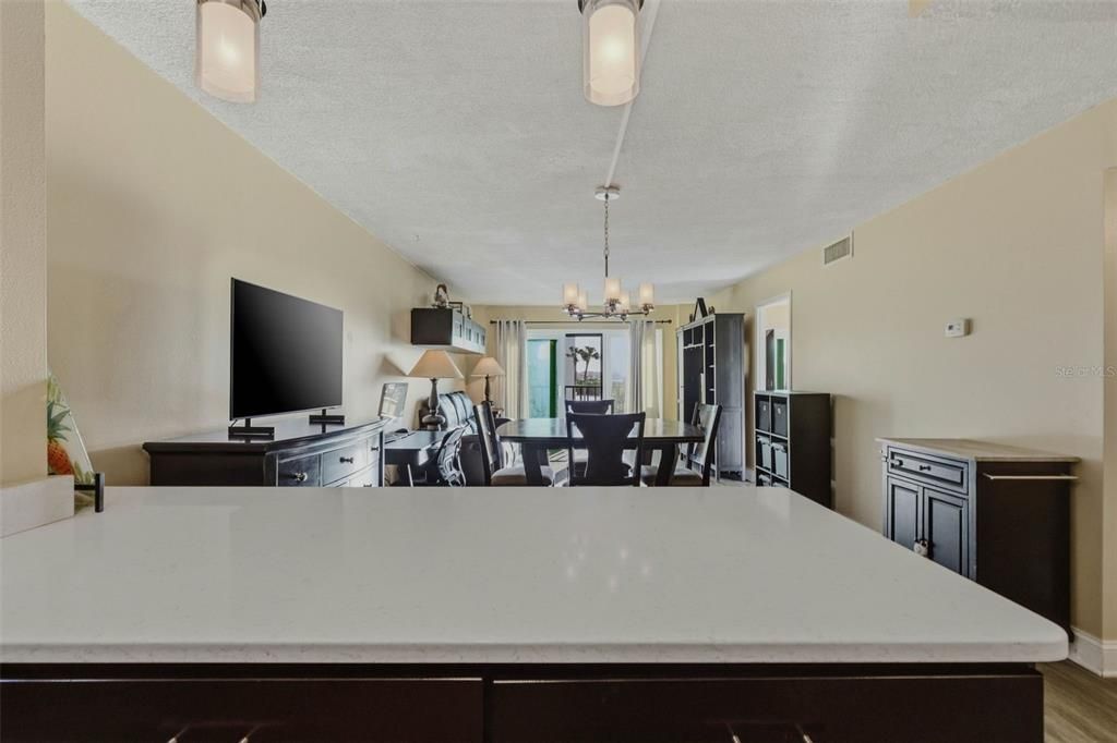 For Sale: $450,000 (2 beds, 2 baths, 966 Square Feet)