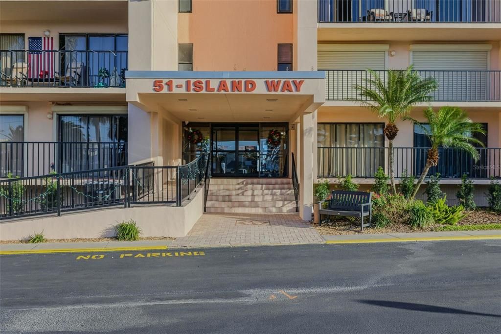 For Sale: $450,000 (2 beds, 2 baths, 966 Square Feet)