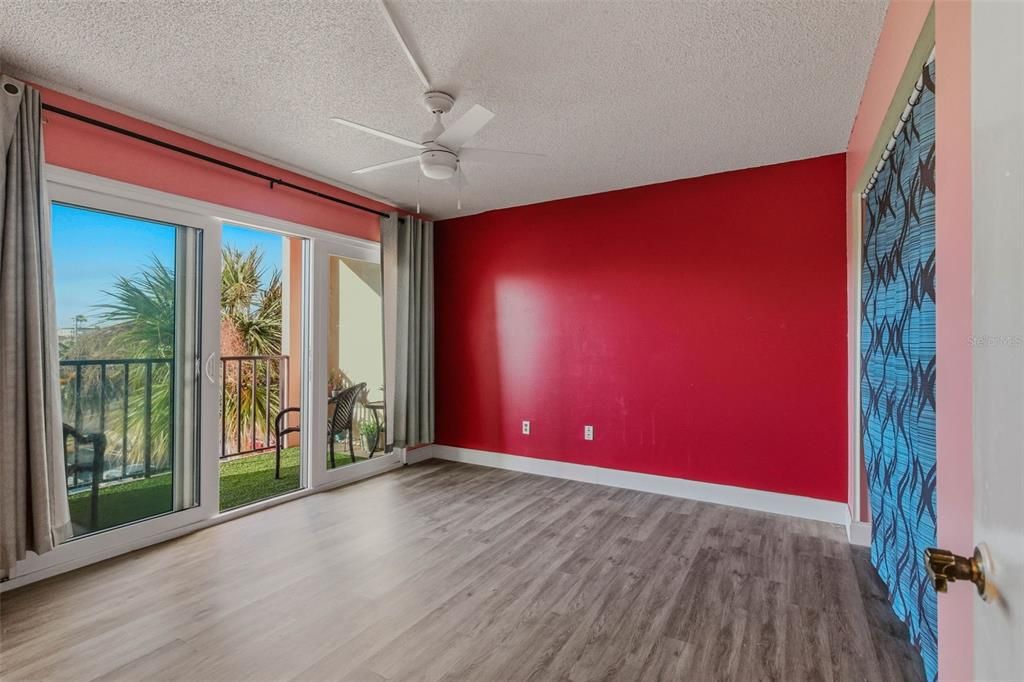 For Sale: $450,000 (2 beds, 2 baths, 966 Square Feet)