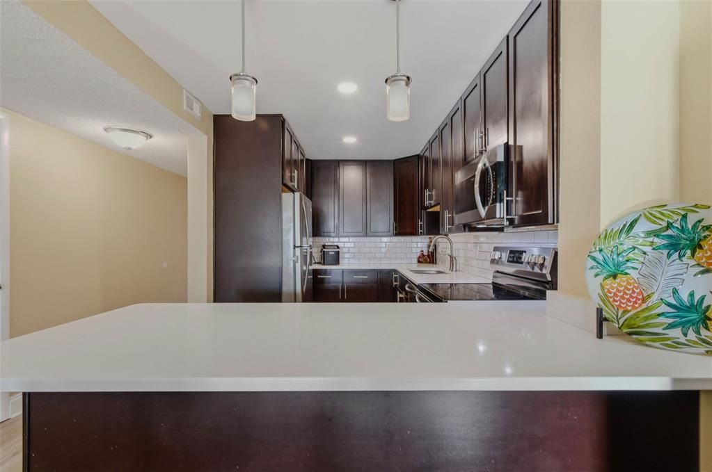 For Sale: $450,000 (2 beds, 2 baths, 966 Square Feet)