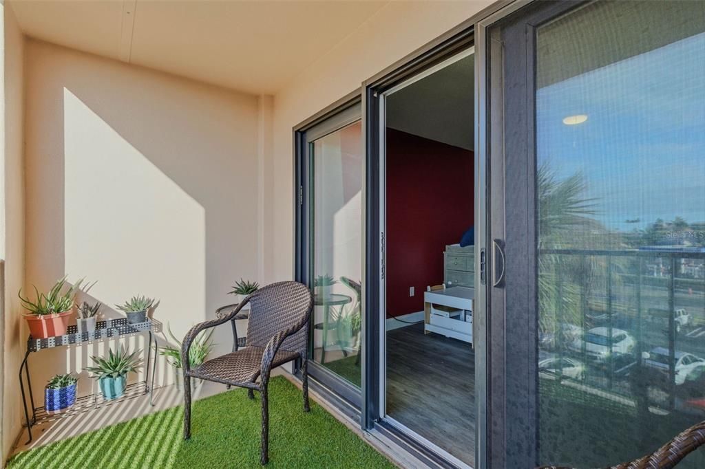 For Sale: $450,000 (2 beds, 2 baths, 966 Square Feet)