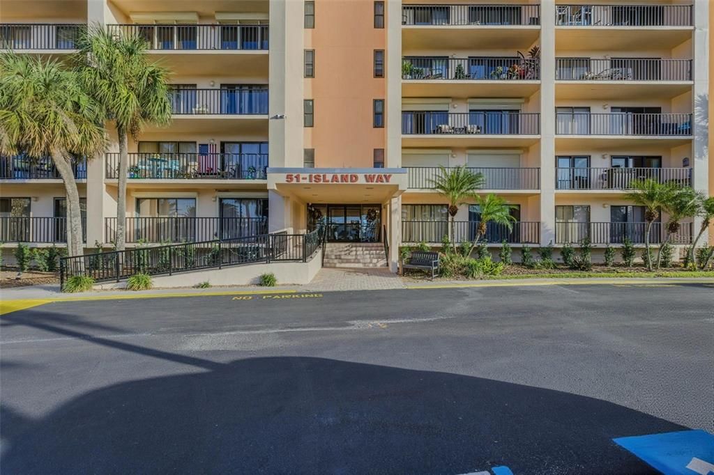 For Sale: $450,000 (2 beds, 2 baths, 966 Square Feet)