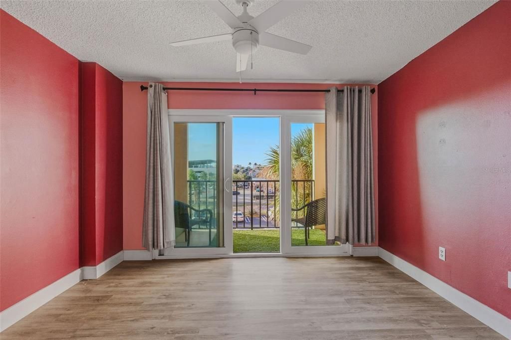 For Sale: $450,000 (2 beds, 2 baths, 966 Square Feet)