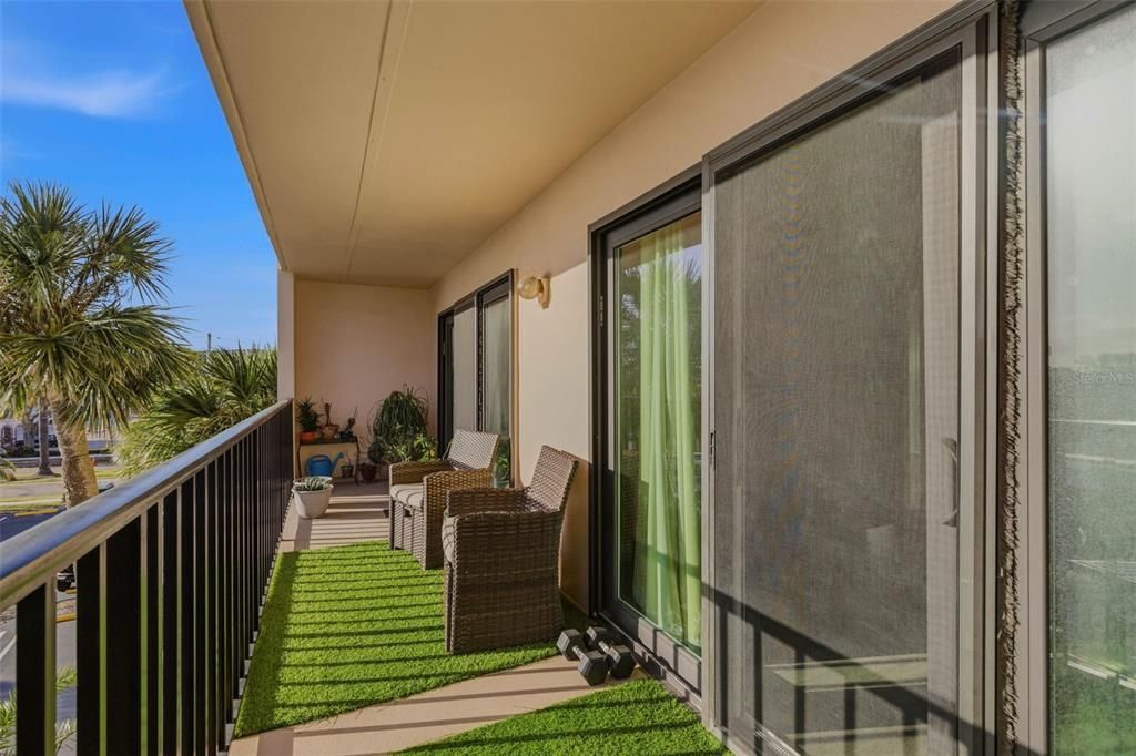 For Sale: $450,000 (2 beds, 2 baths, 966 Square Feet)