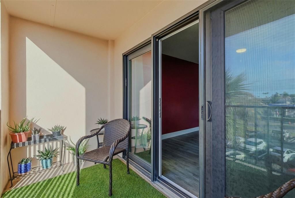 For Sale: $450,000 (2 beds, 2 baths, 966 Square Feet)