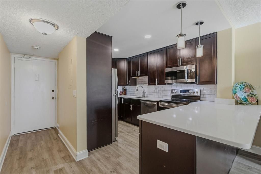 For Sale: $450,000 (2 beds, 2 baths, 966 Square Feet)