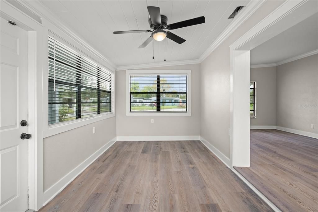 出租: $2,250 (3 贝兹, 1 浴室, 1269 平方英尺)