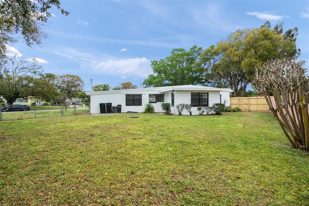 出租: $2,250 (3 贝兹, 1 浴室, 1269 平方英尺)