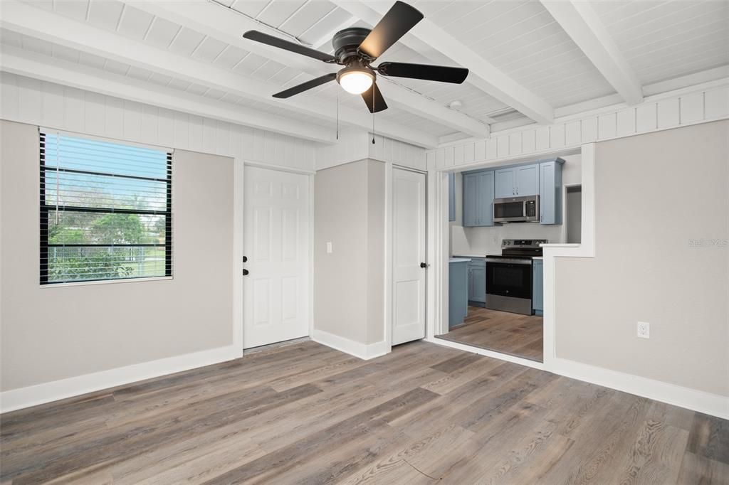 出租: $2,250 (3 贝兹, 1 浴室, 1269 平方英尺)