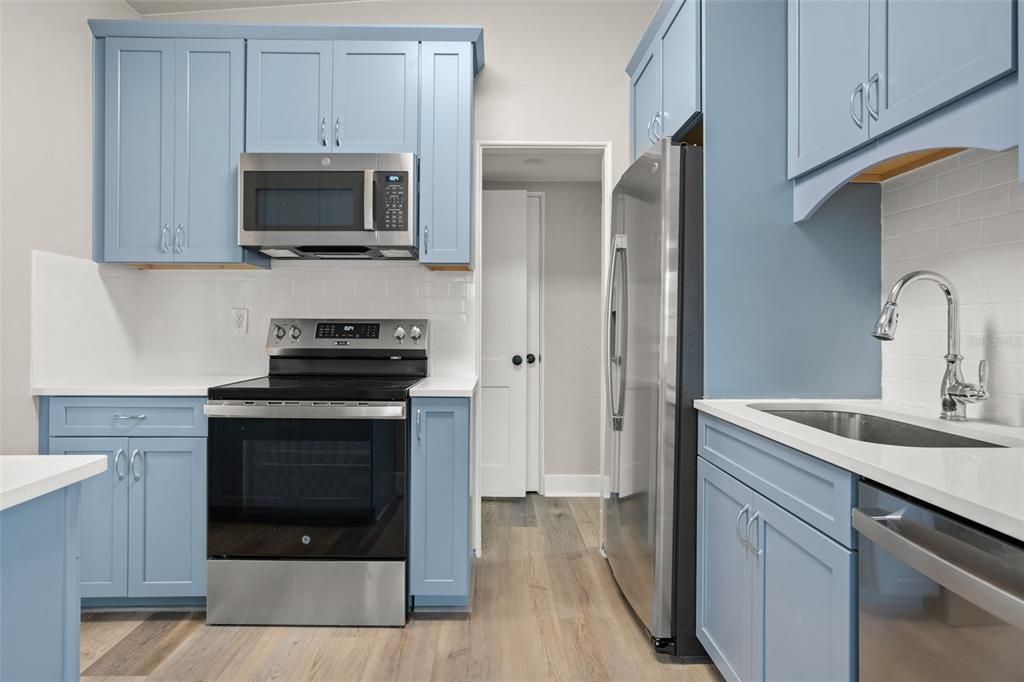 出租: $2,250 (3 贝兹, 1 浴室, 1269 平方英尺)