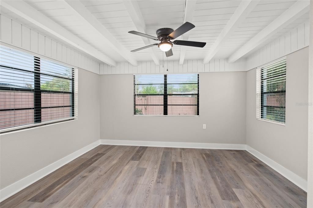 出租: $2,250 (3 贝兹, 1 浴室, 1269 平方英尺)