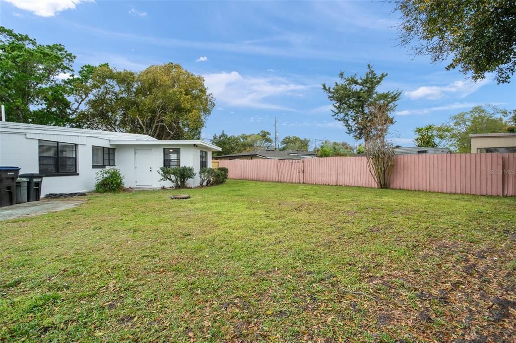 出租: $2,250 (3 贝兹, 1 浴室, 1269 平方英尺)