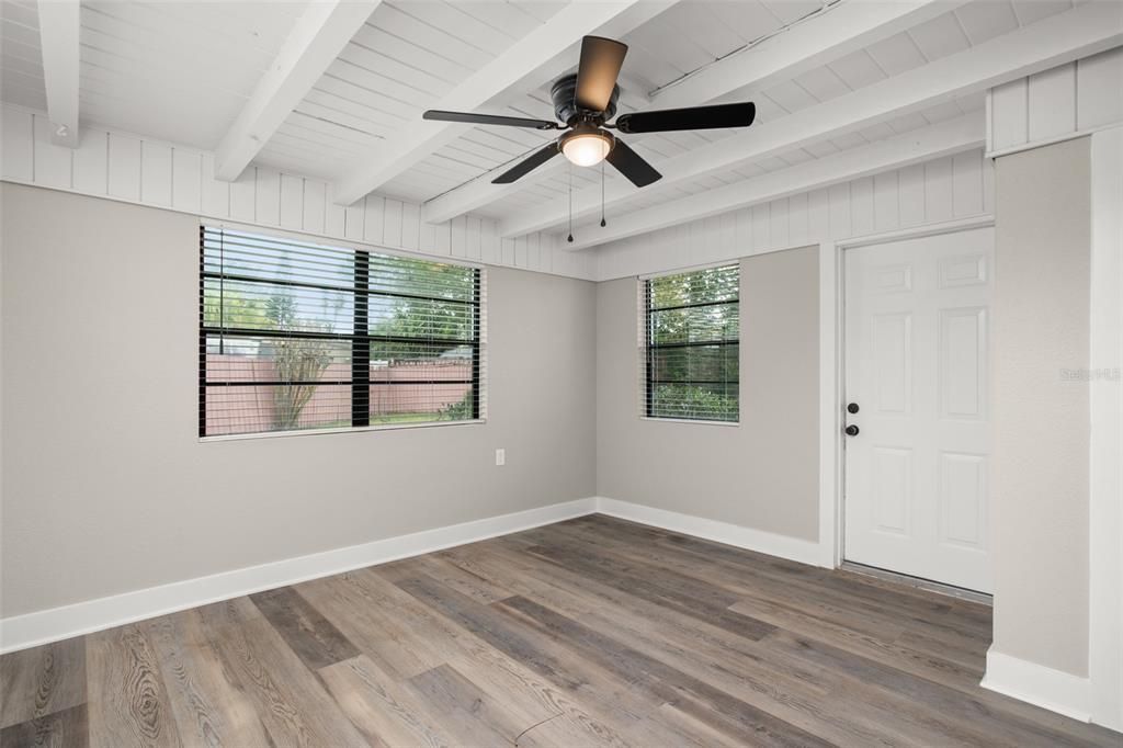 出租: $2,250 (3 贝兹, 1 浴室, 1269 平方英尺)