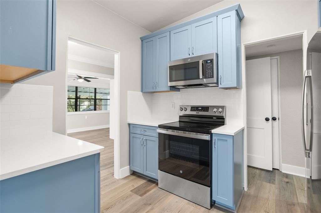 出租: $2,250 (3 贝兹, 1 浴室, 1269 平方英尺)