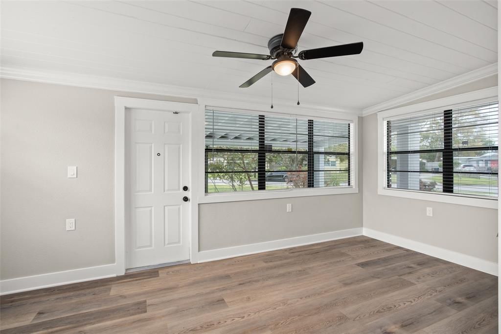 出租: $2,250 (3 贝兹, 1 浴室, 1269 平方英尺)