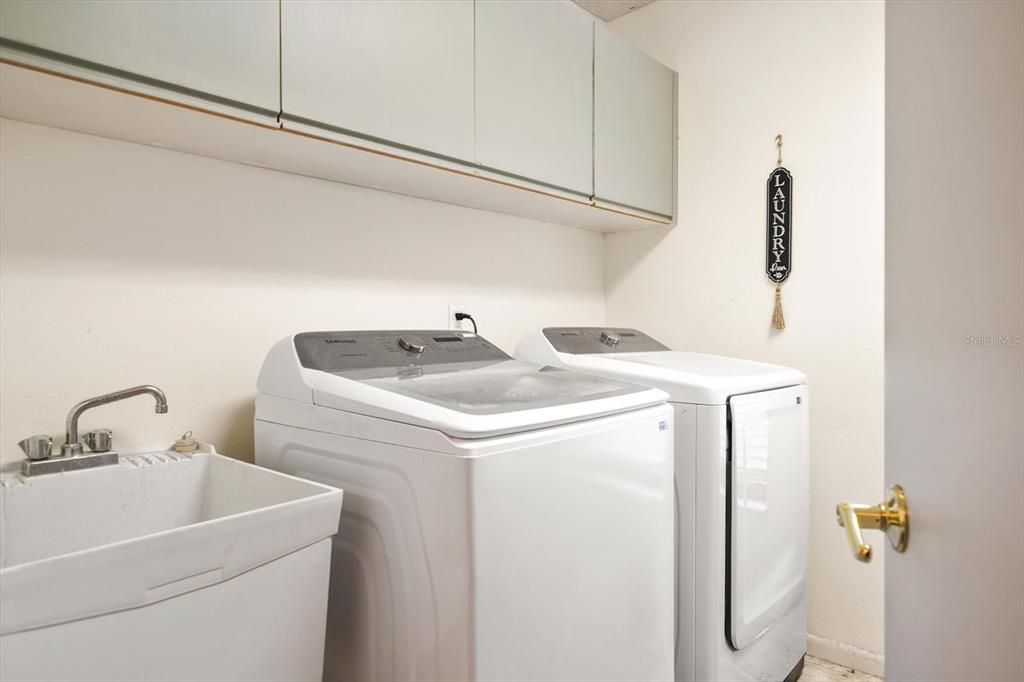 На продажу: $825,000 (4 спален, 2 ванн, 2411 Квадратных фут)